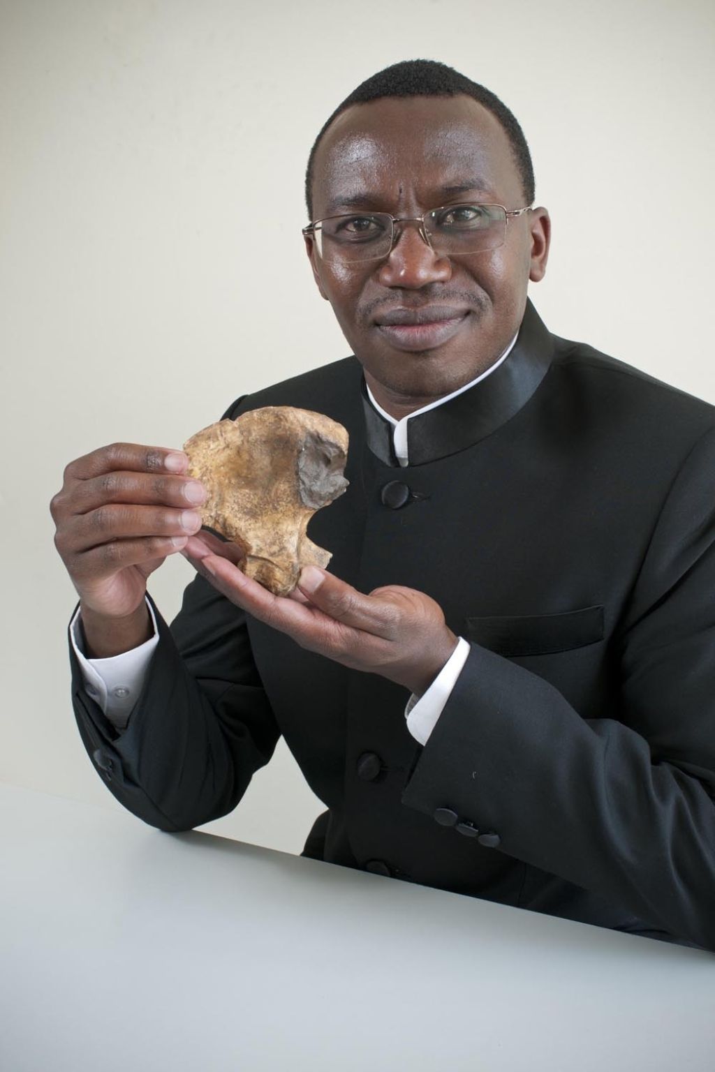 Dr Job Kibii With Pelvis Of Au 1000 1500 S