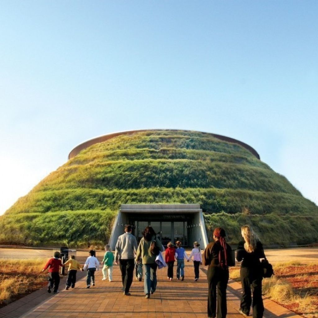 Maropeng Tumulus Front 2